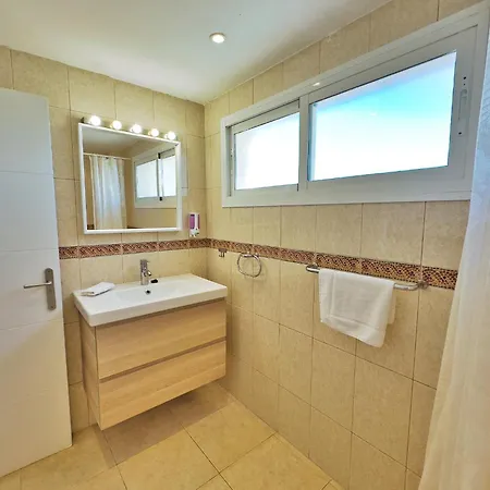 Skol 933 Fantastic Two Bedrooms On The 9th Floor With Amazing Sea Views Apartmán Marbella